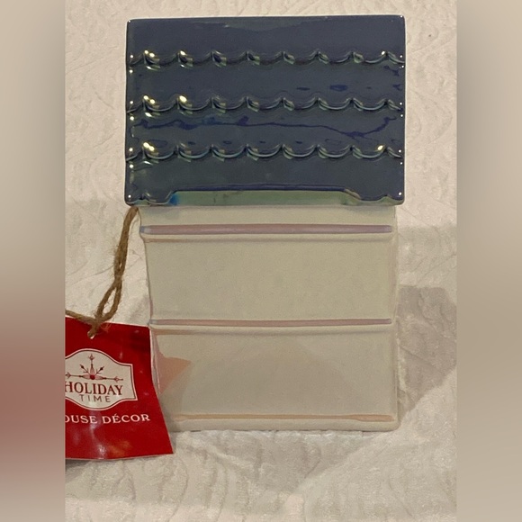 Holiday Time LED Lighted 2-story Blue & White House Christmas Tabletop Decor NEW - Picture 8 of 10